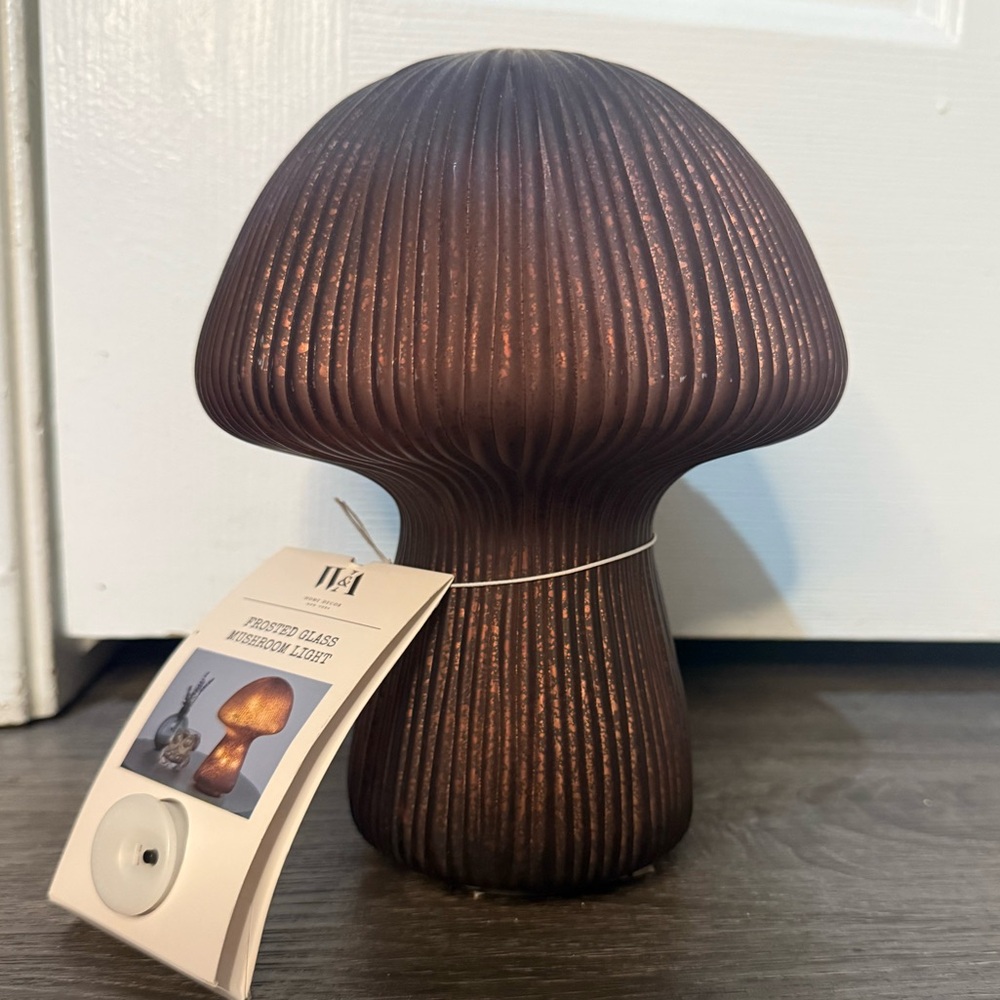 Brown Ribbed Mushroom Lamp